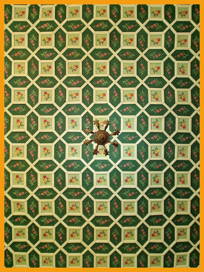 Shiraz Tabesh Boutique Hotel